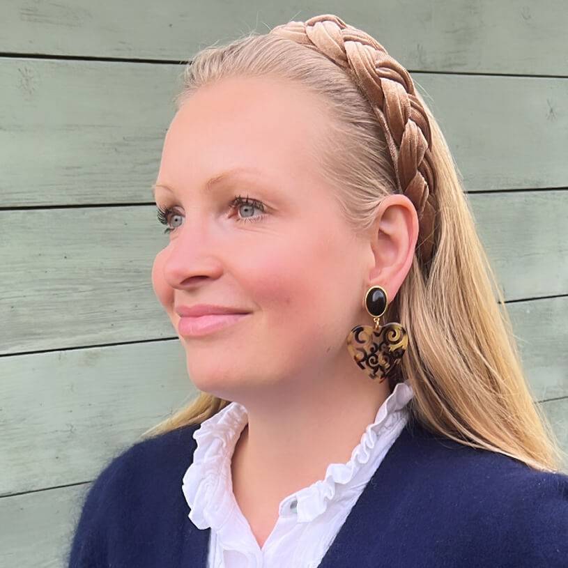 SchwesterSchwester Schöne Herz-Ohrringe mit schwarzen Ohrsteckern und Herz-Ornamenten in Schildpattfarben Discount Store für neue Produkte
