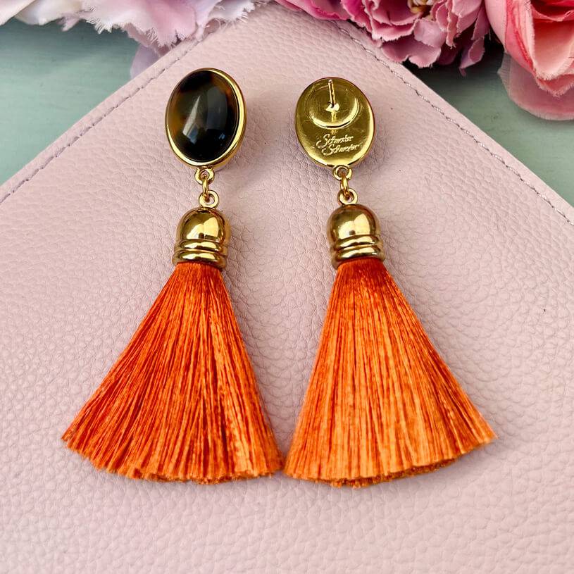 SchwesterSchwester Quasten Ohrringe als Ohrstecker in Schildpatt mit Quaste in Orange von AmuseToi Super Rabatt