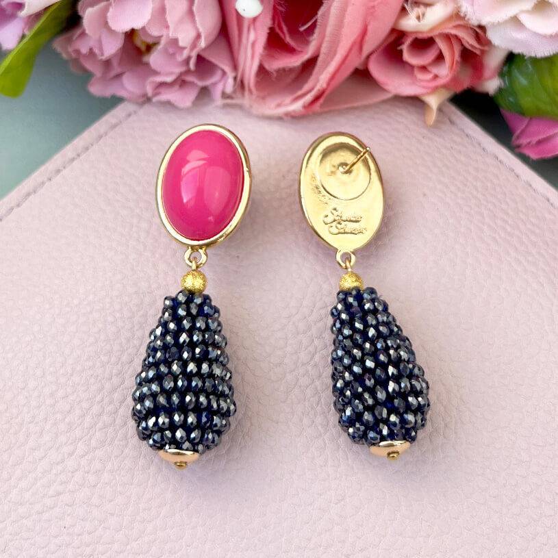 SchwesterSchwester Pinkfarbene Ohrstecker mit glitzerndem dunkelblauen Tropfen von AmuseToi Begrenzt auf 3 Tage