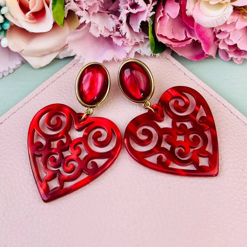 SchwesterSchwester Schöne Ohrringe in schimmerndem Rot mit Herz-Ornamenten von AmuseToi Fabrik Onlineshop