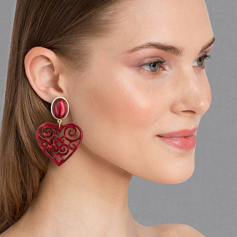 SchwesterSchwester Schöne Ohrringe in schimmerndem Rot mit Herz-Ornamenten von AmuseToi Fabrik Onlineshop