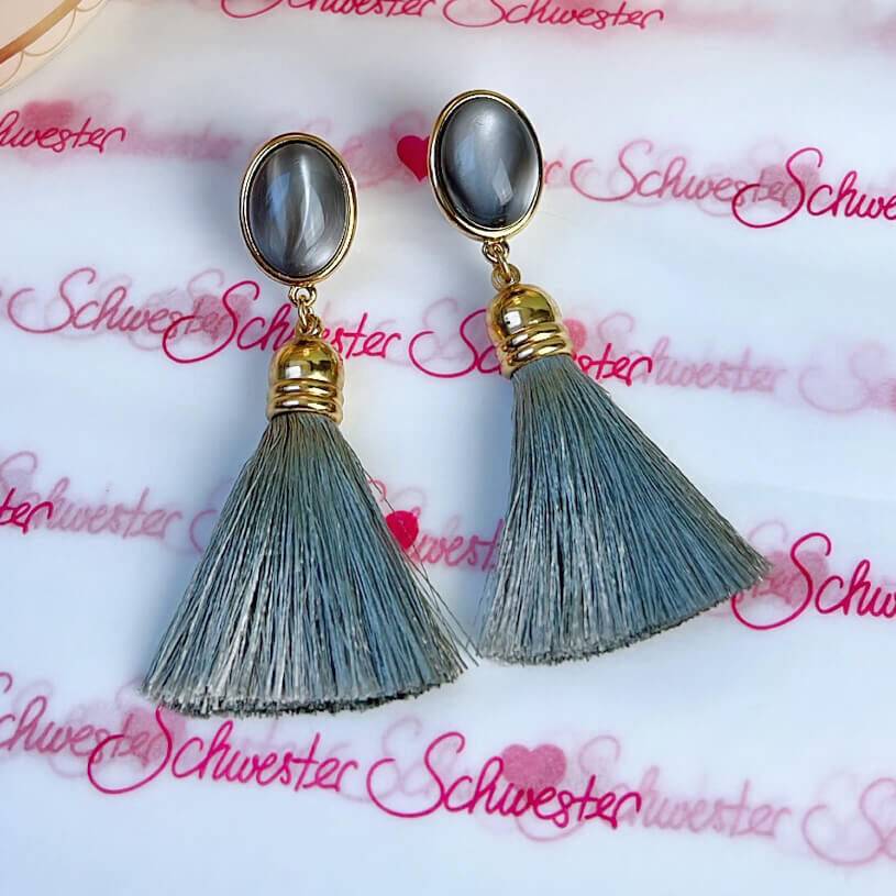 SchwesterSchwester Vergoldete Quasten Ohrringe als Ohrstecker in Grau von AmuseToi Heißer Verkauf