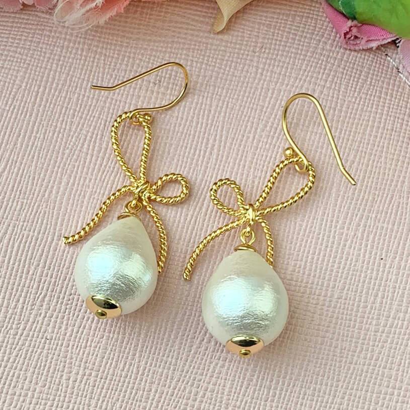 SchwesterSchwester Elegante Schleifenohrhänger mit kleinem Baumwolltropfen Exklusive Angebote