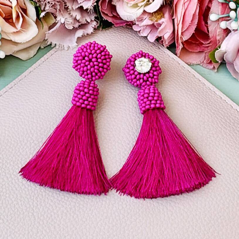 SchwesterSchwester Auffällige Perlen-Quastenohrringe in Pink Schlussverkauf