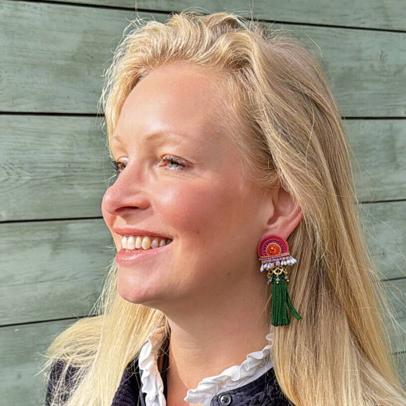 SchwesterSchwester Vorbestellbar - Verspielte Soutache-Ohrringe in Pink-Orange mit grüner Quaste Flash Sale