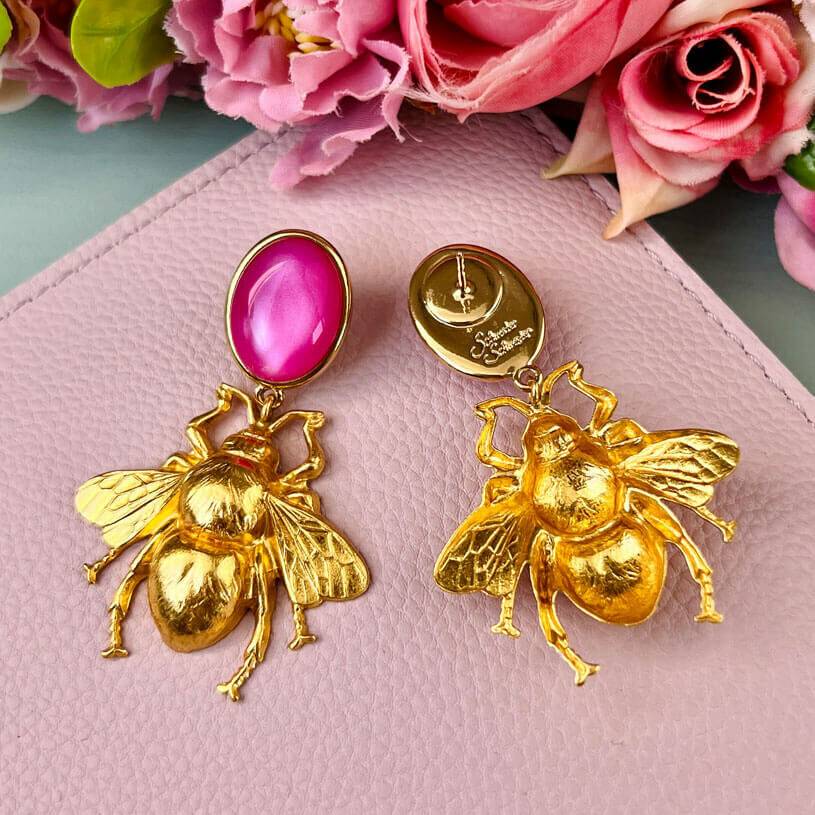 SchwesterSchwester Pinke Ohrstecker mit vergoldeter Hummel von AmuseToi Neueste Mode