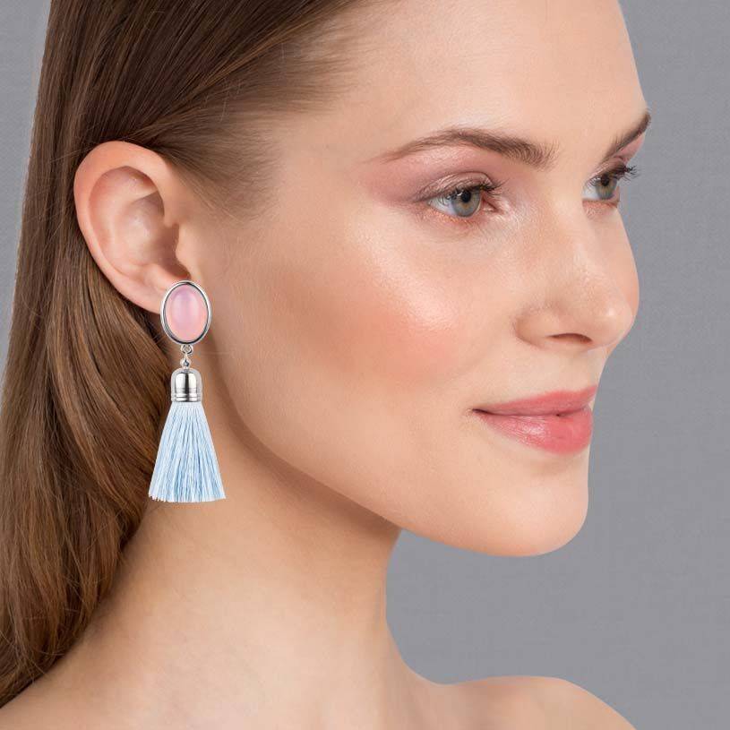SchwesterSchwester Silberfarbene Quasten Ohrringe als Ohrstecker in Rosa mit hellblauer Quaste von AmuseToi Exklusive Angebote