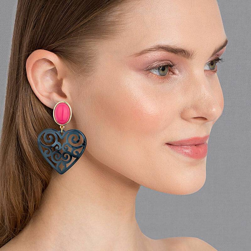 SchwesterSchwester Schöne Herz-Ohrringe mit pinken Ohrsteckern und Herz-Ornamenten in Dunkelblau von AmuseToi Neuheiten