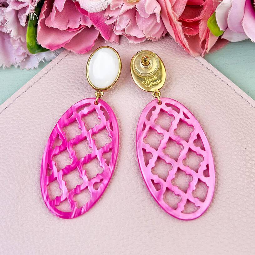 SchwesterSchwester Vergoldete Ohrstecker in wunderschönem Perlmutt mit Oval in Pink im Marrakesch-Stil Riesige Ersparnisse