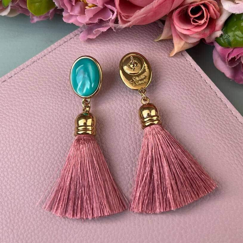 SchwesterSchwester Quasten Ohrringe als Ohrstecker in Türkis mit Quaste in Rosa von AmuseToi Wochenangebot