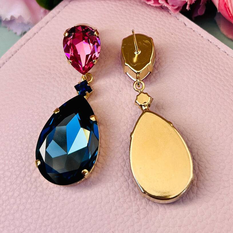 SchwesterSchwester Funkelnde Ohrstecker mit Glas-Kristallen in Pink und Dunkelblau Begrenzte Freigabe