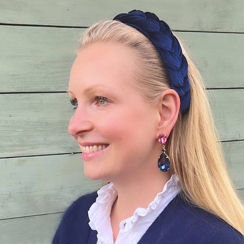 SchwesterSchwester Funkelnde Ohrstecker mit Glas-Kristallen in Pink und Dunkelblau Begrenzte Freigabe