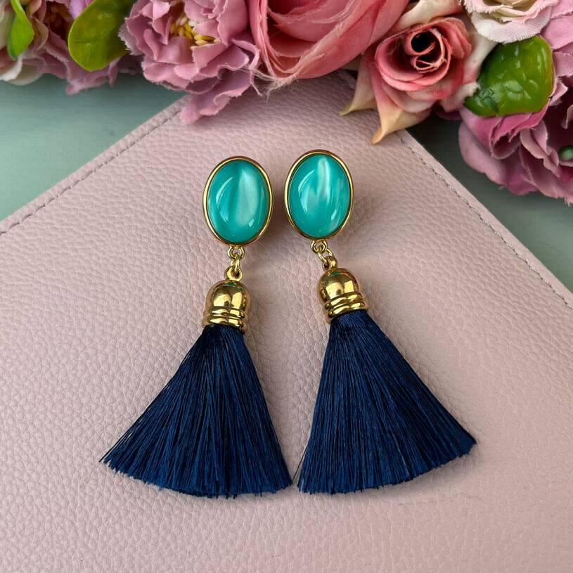 SchwesterSchwester Vergoldete Ohrstecker in Türkis mit Quaste in Marineblau von AmuseToi Bis zu 55% Rabatt