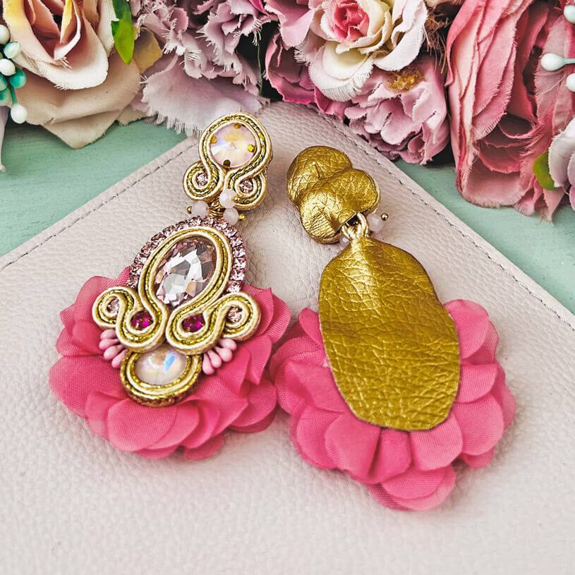 SchwesterSchwester Außergewöhnliche Soutache-Ohrringe in zarten Rosatönen Speichern exportieren