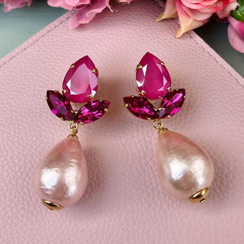 SchwesterSchwester Funkelnde Ohrstecker in Pink mit federleichten Baumwolltropfen von AmuseToi Muttertagsangebot