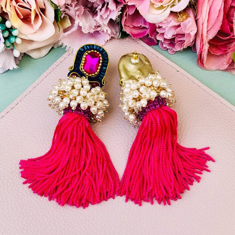 SchwesterSchwester Auffällige Soutache-Quastenohrringe in Pink und Dunkelbau Neueste Mode