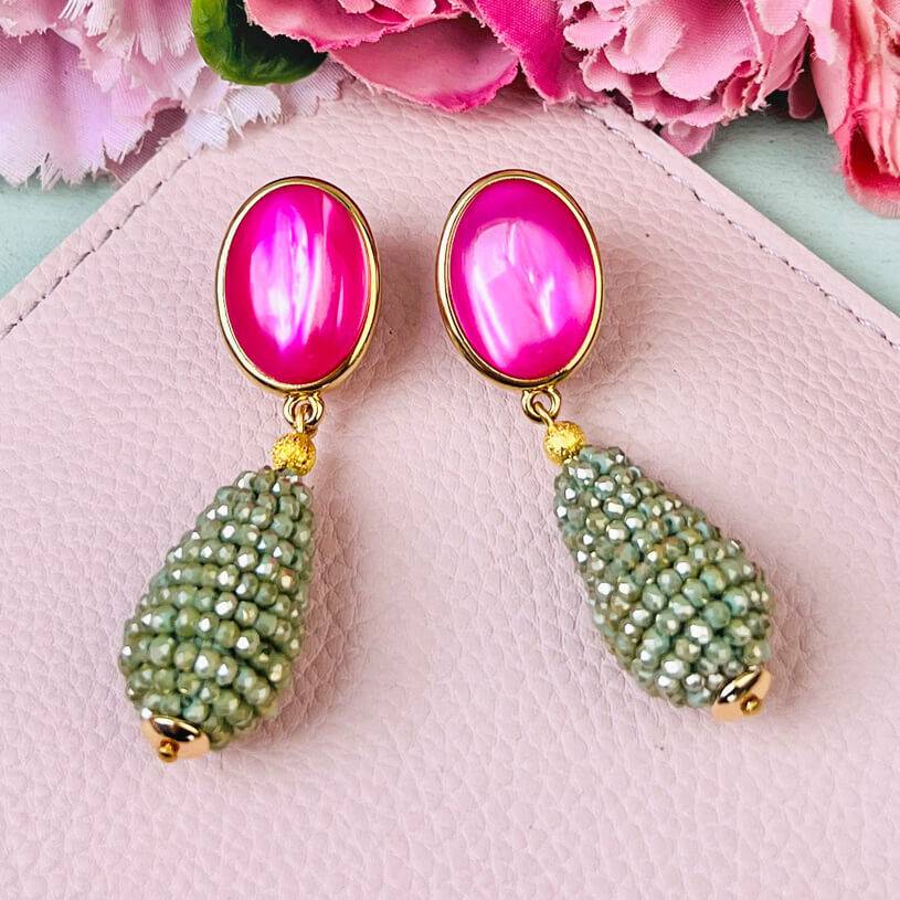 SchwesterSchwester Set aus pink-grünen Tropfen-Ohrringen und Satin-Haarreif in Hellgrün Sonderangebote