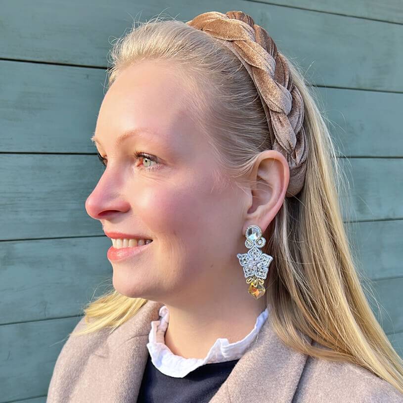 SchwesterSchwester Besondere Schneekristall-Soutache-Ohrringe in Weiß Wochenangebot