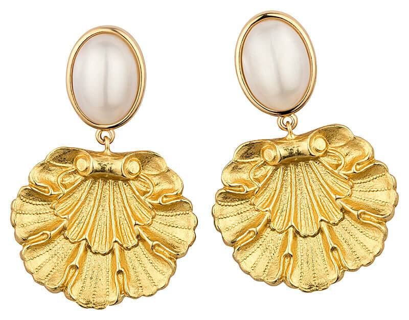 SchwesterSchwester Vergoldete Ohrstecker in Perlmuttfarben mit goldenem Muschelornament von AmuseToi Letzte 3 Tage