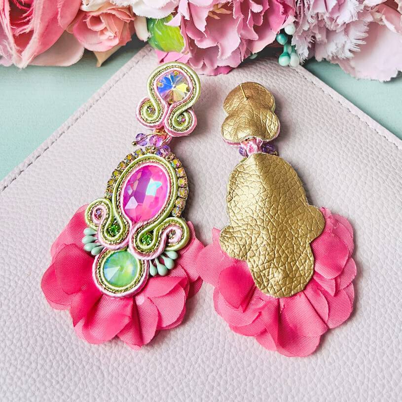 SchwesterSchwester Außergewöhnliche Soutache-Ohrringe in Rosa Bis zu 50% Rabatt