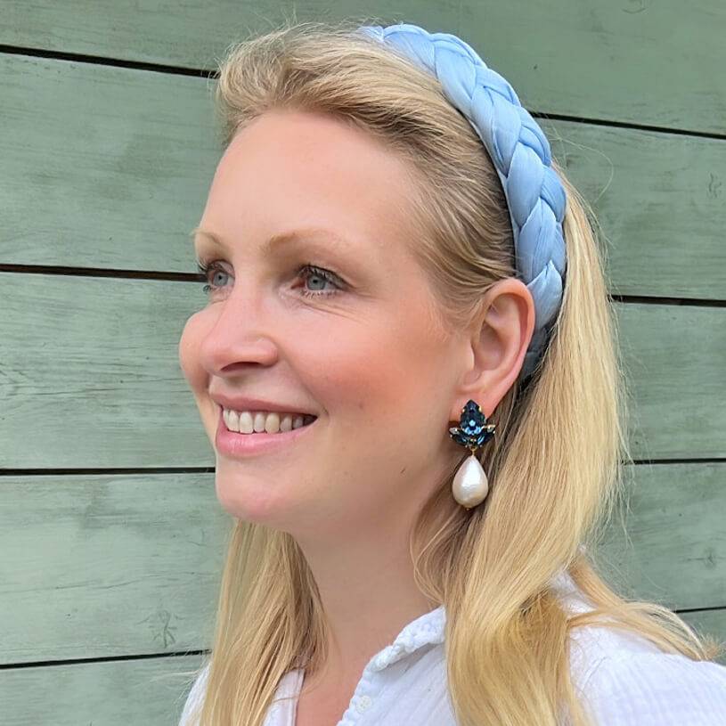 SchwesterSchwester Funkelnde Ohrstecker in Dunkelblau mit federleichten Baumwolltropfen Saisonschlussverkauf