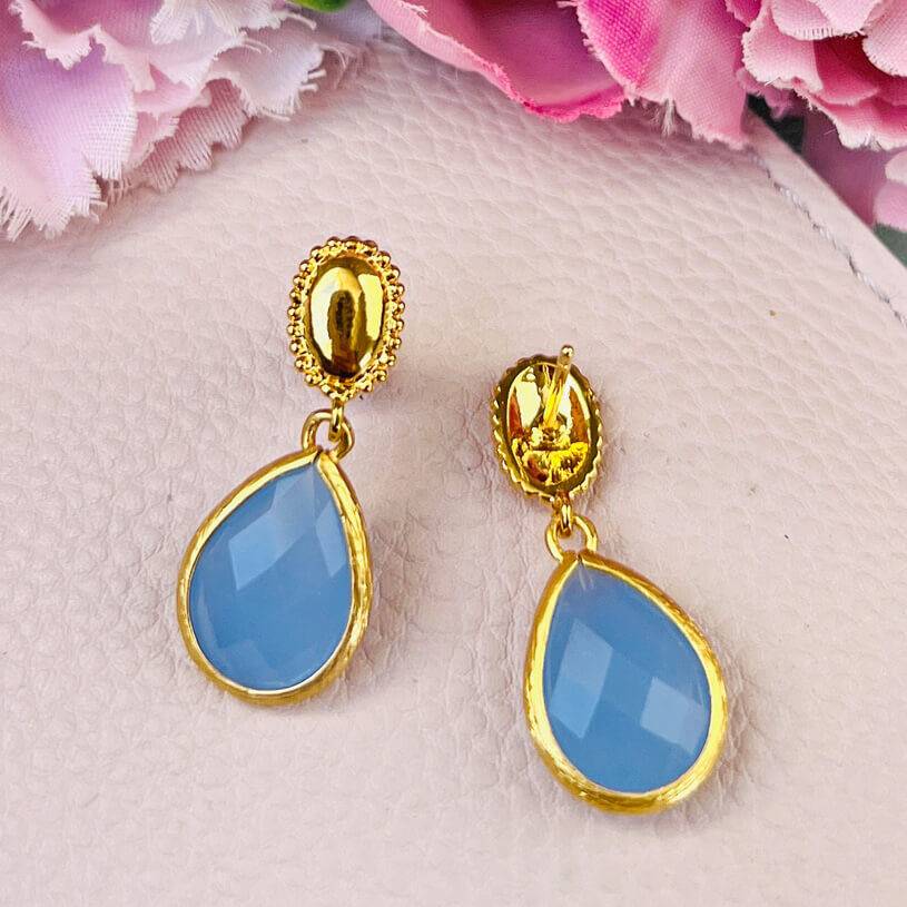 SchwesterSchwester Eleganter vergoldeter Ohrstecker mit kleinem Tropfen in Zartblau Online Outlet