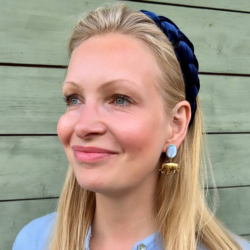 SchwesterSchwester Ohrstecker in Hellblau mit vergoldetem Elefant Räumungsverkauf