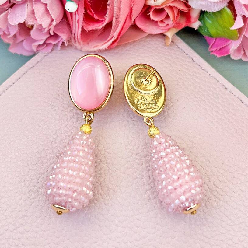 SchwesterSchwester Set aus rosafarbenen Tropfen-Ohrringen von AmuseToi und Satin-Haarreif in Rosa Begrenzte Freigabe