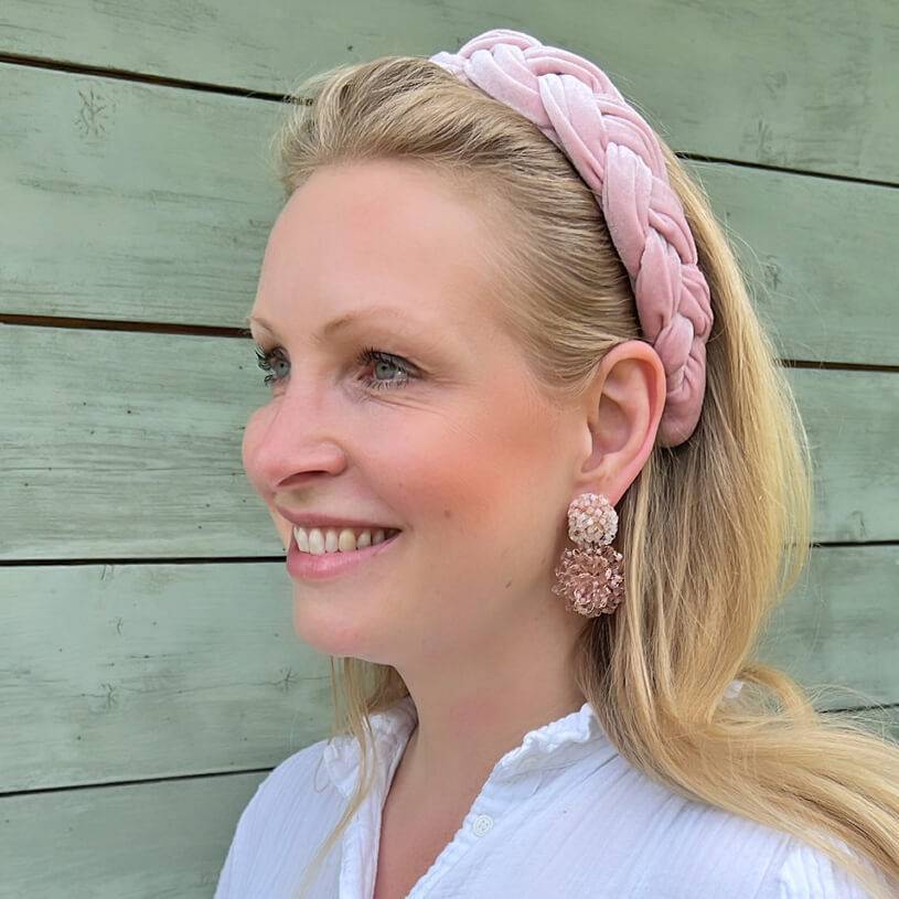 SchwesterSchwester Designer Perlen-Ohrringe aus zwei Blüten in Weiß und Nude Bis zu 60% Rabatt