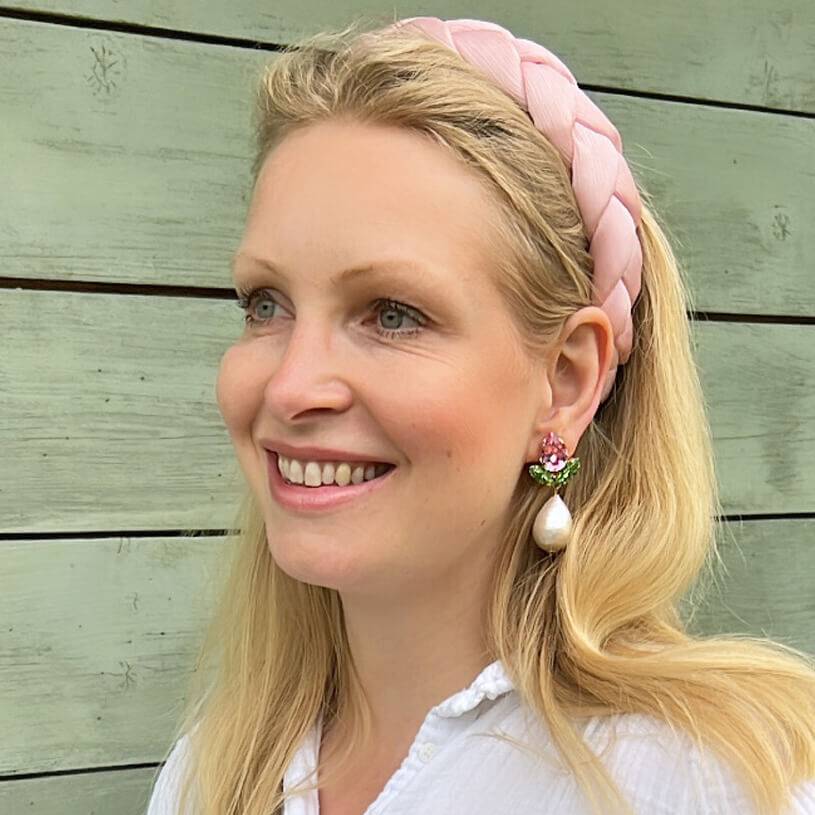 SchwesterSchwester Funkelnde Ohrstecker in Rosa und Grün mit federleichten Baumwolltropfen Sonderangebot der Fabrik