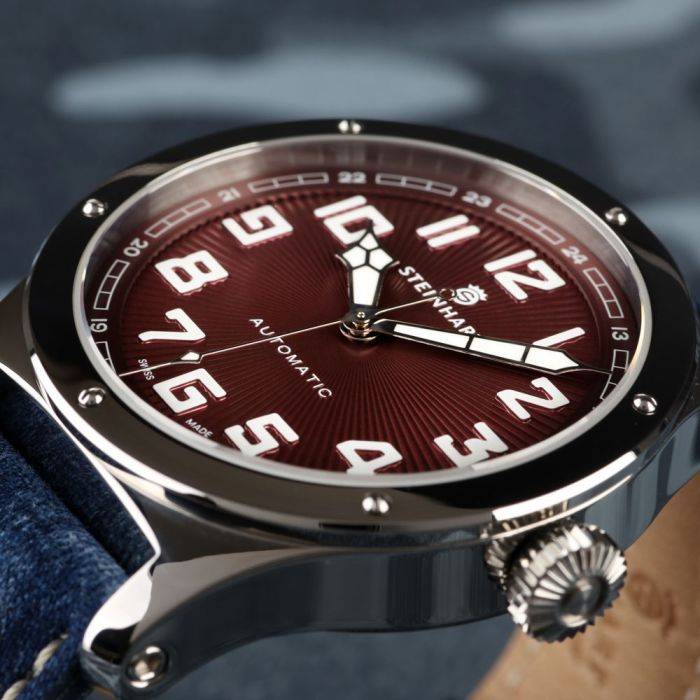 Steinhart Military 47 automatic red Versandkostenfrei