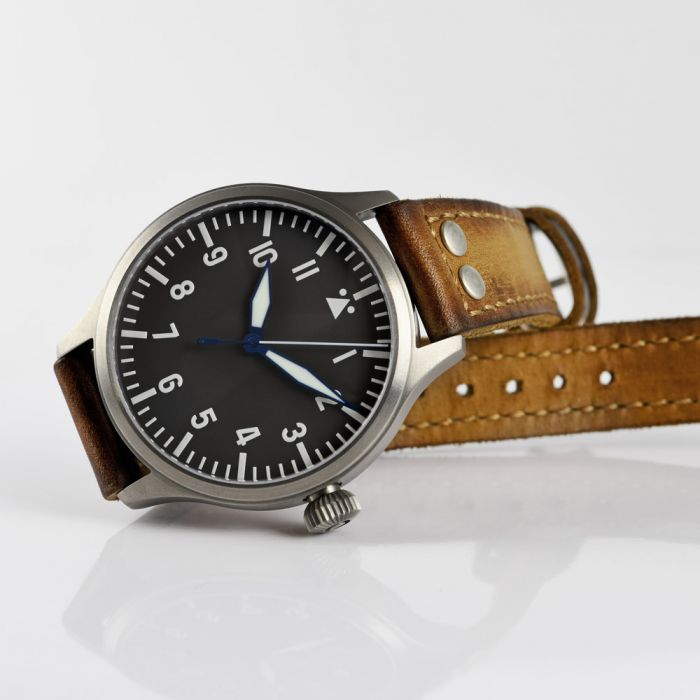 Steinhart Nav B-Uhr 47 Titan A-Muster Zentralsekunde VIP-Rabatte