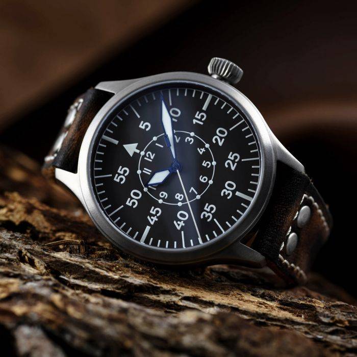 Steinhart Nav B-Uhr 47 Titan B Muster Zentralsekunde Tiefpreis