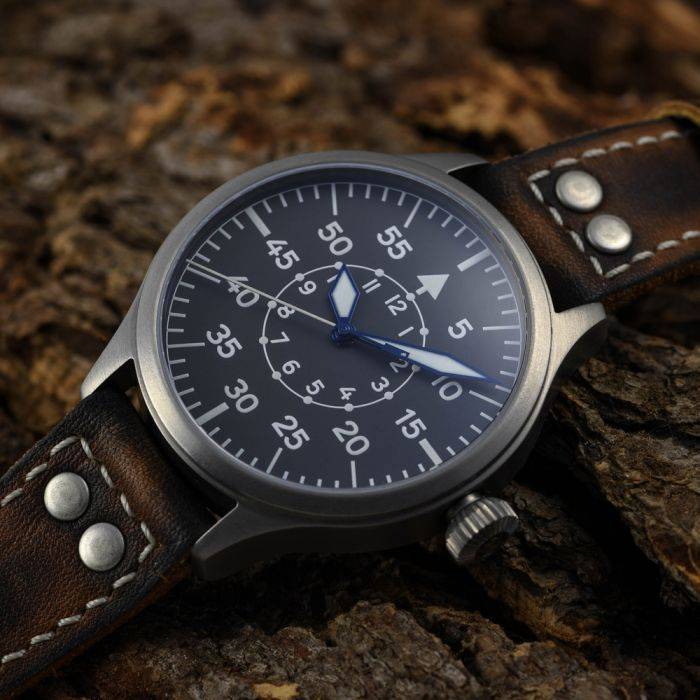 Steinhart Nav B-Uhr 44 Titan B Muster Zentralsekunde Wochenangebot