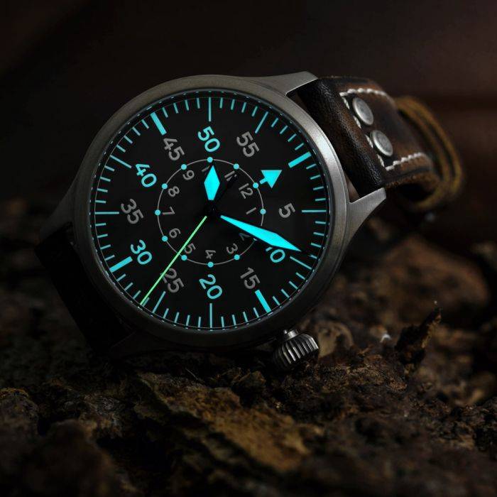 Steinhart Nav B-Uhr 44 Titan B Muster Zentralsekunde Wochenangebot