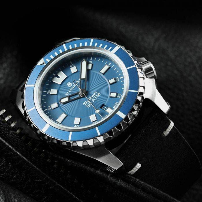 Steinhart Triton 30 ATM BLUE Taucheruhr Nur noch ein Tag übrig